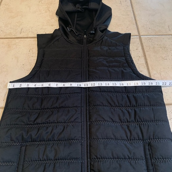 Russell Dri-Power 360 Black Quilted Vest with Hood - Training Fit, Size M - Picture 3 of 6